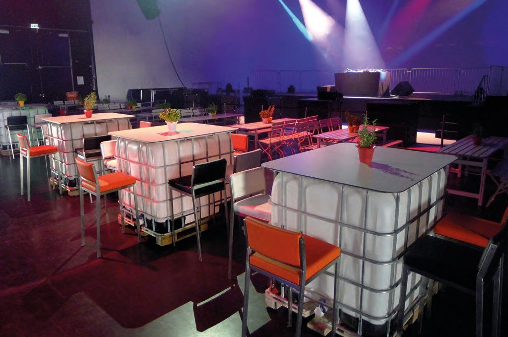IBC Tisch Urban.jpg